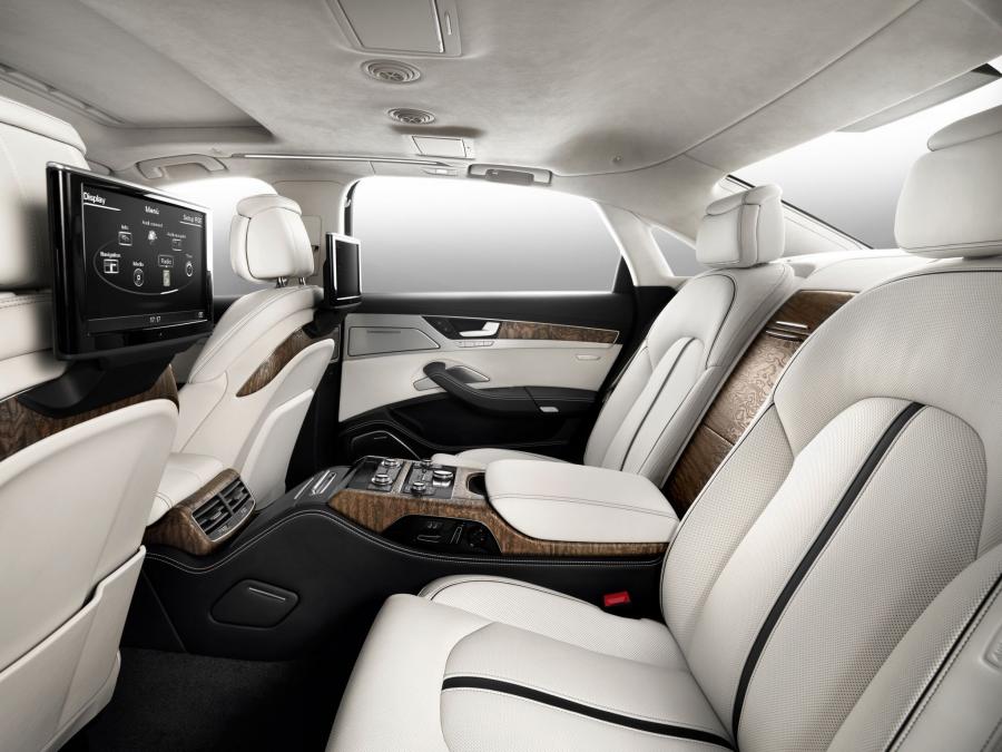 Интерьер Audi A8 L W12 Quattro Exclusive (D4) 2014 года  (фото 2 из 5)